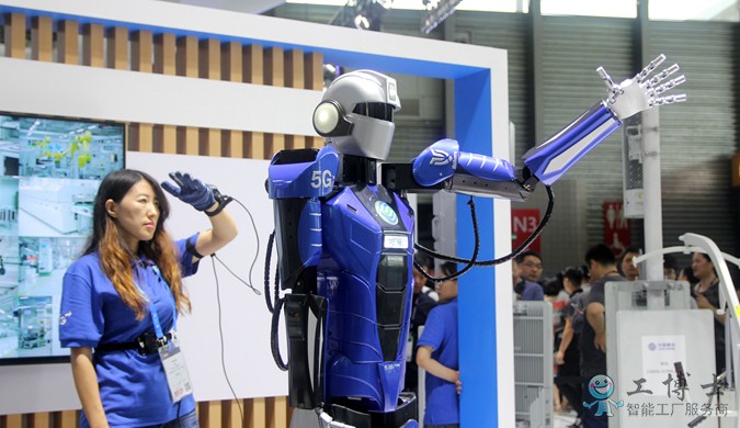 MWC聚焦5G時代 機器人變身“藝術家” MWC聚焦5G時代 機器人變身“藝術家”