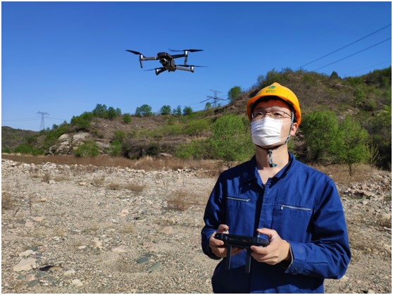 鉆技能：無人機百米“針刺氣球”